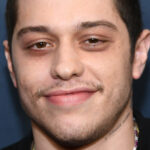 Pete Davidson s’est moqué de Kanye West sur SNL bien avant leur querelle