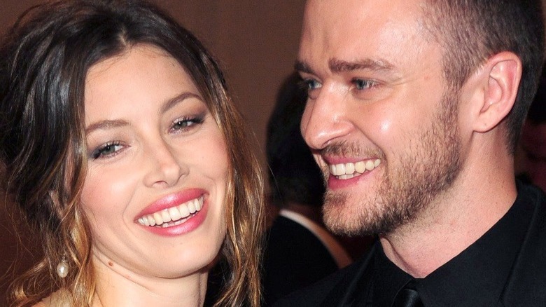 Jessica Biel et Justin Timberlake souriants