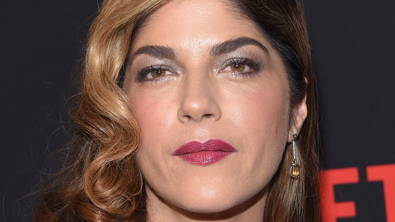 Selma Blair posant pour une photo