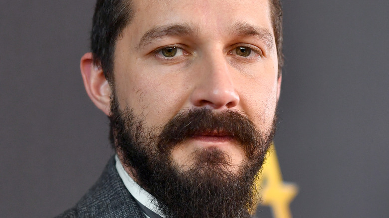 Shia LaBeouf avec une longue barbe