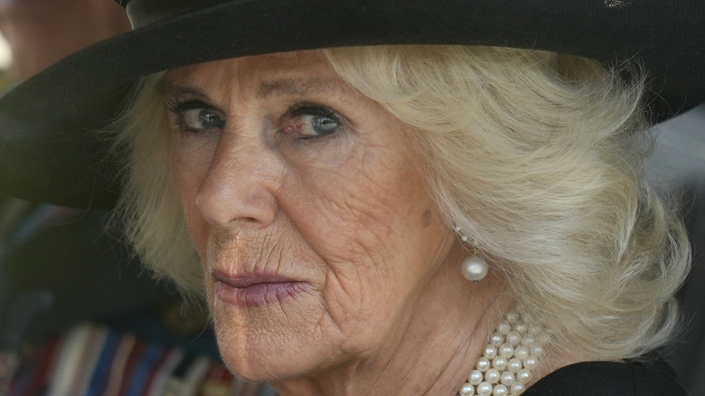 Camilla Parker Bowles semble inquiète