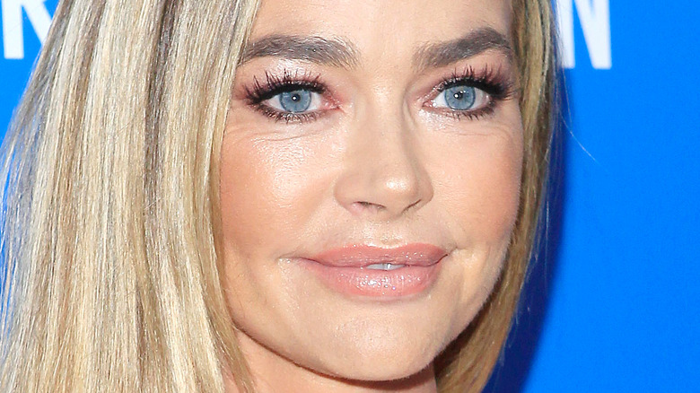 Denise Richards souriante