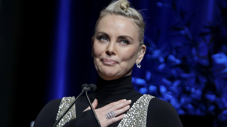 Charlize Theron parlant