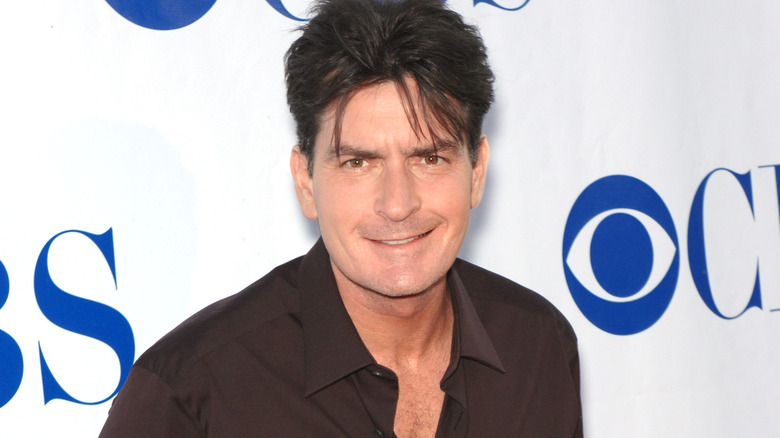 Charlie Sheen souriant