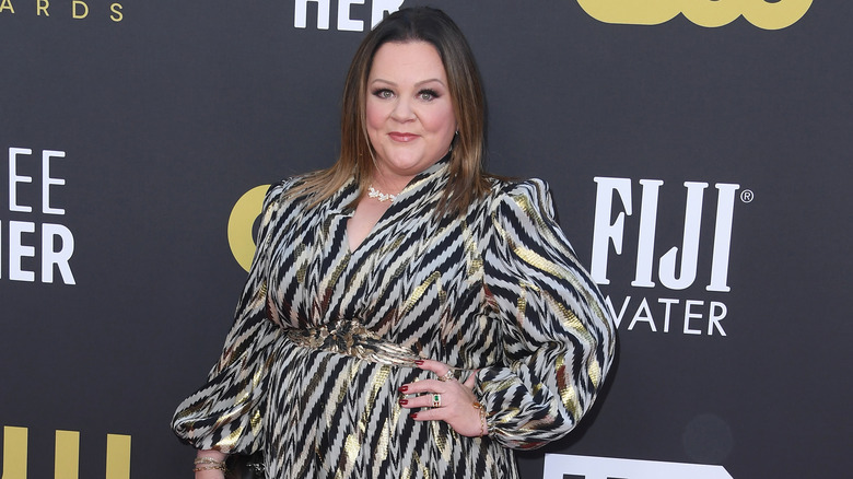 Melissa McCarthy posant