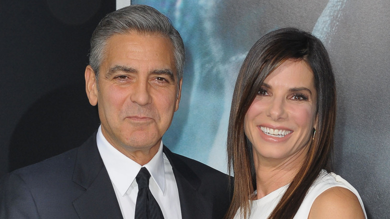 Sandra Bullock et George Clooney souriants