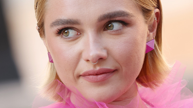 Florence Pugh avec un piercing au septum