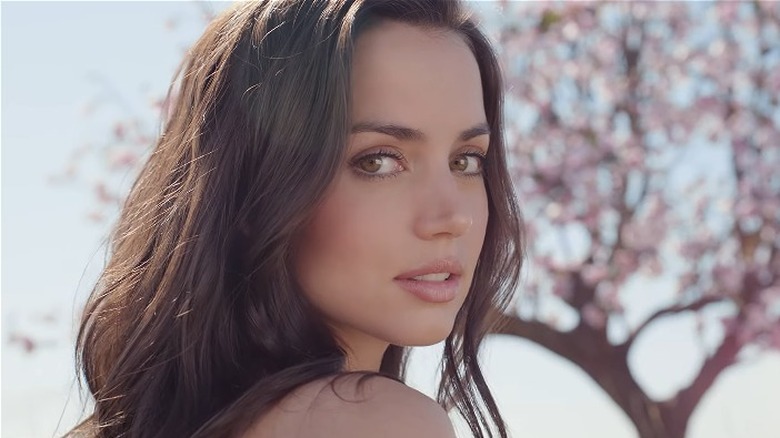 Campagne Ana de Armas Estée Lauder