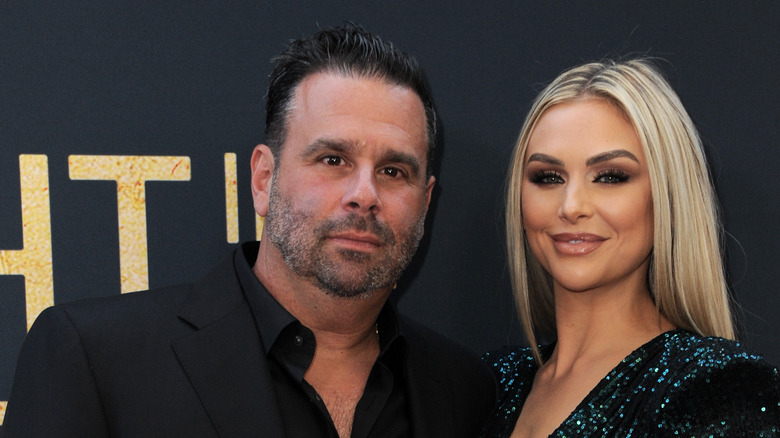 Randall Emmett et Lala Kent, posant