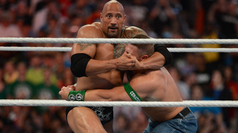 Dwayne Johnson prend la tête de John Cena