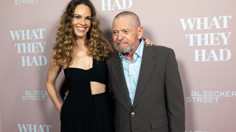 Hilary Swank et son père souriant