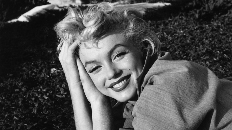 Marilyn Monroe souriante.