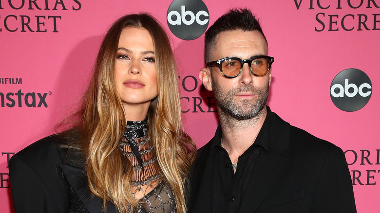 Behati Prinsloo et Adam Levine 