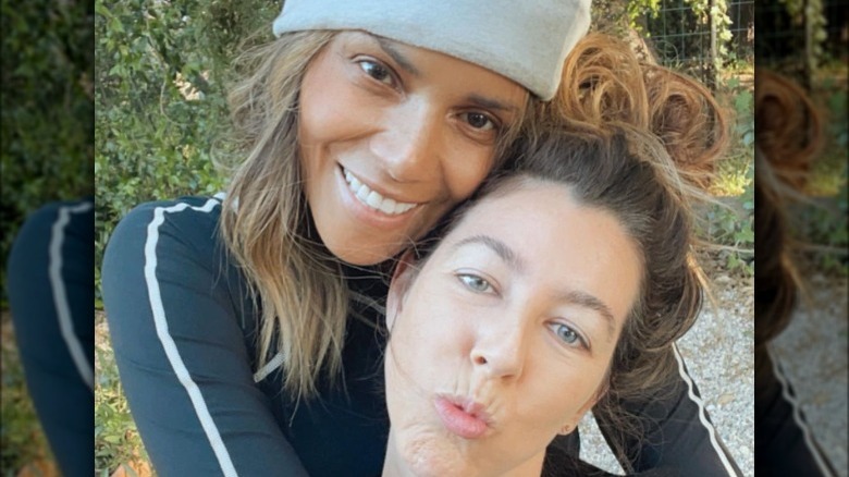 Halle Berry et Lindsay Flores en selfie