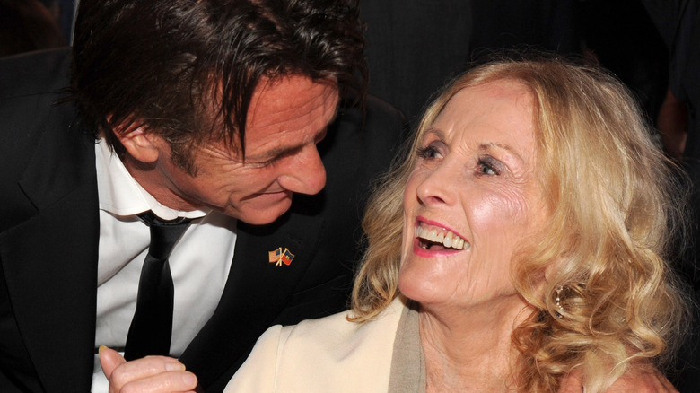 Sean Penn et Eileen Ryan posent