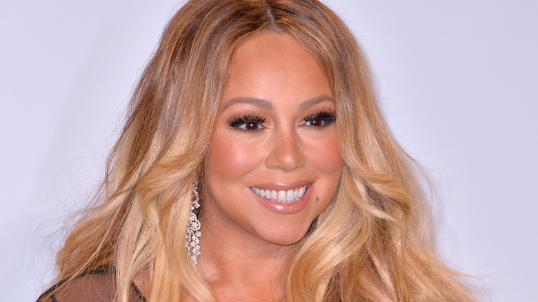 Mariah Carey souriante 