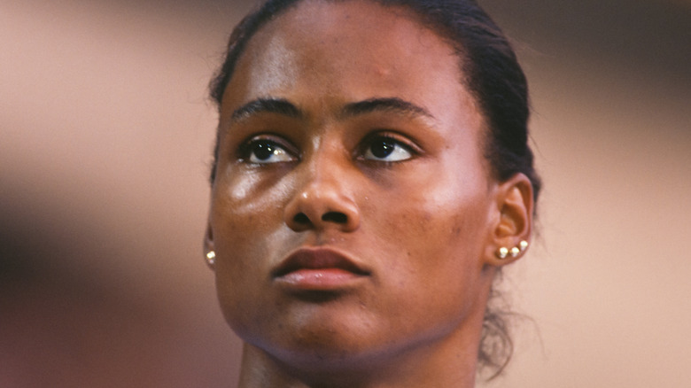 Marion Jones lève les yeux après une course 