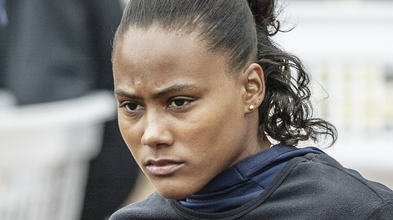 marion jones se prépare pour une course 