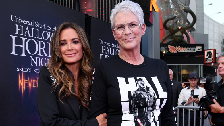 Kyle Richards et Jamie Lee Curtis posent 