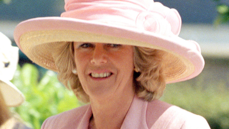 Camilla Parker Bowles souriante 