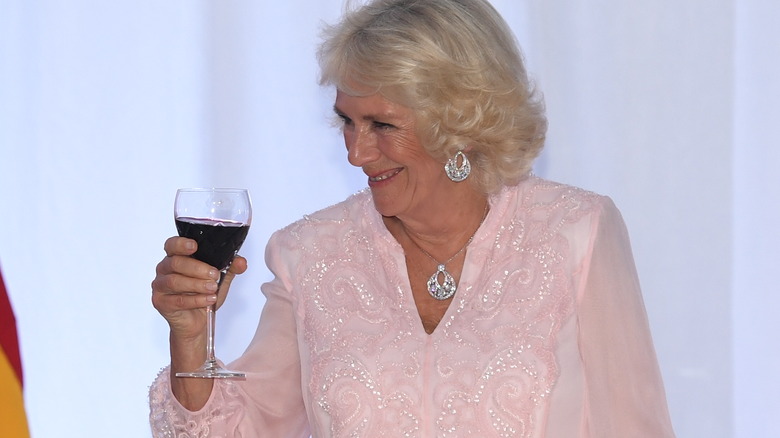 Camilla Parker Bowles souriante 