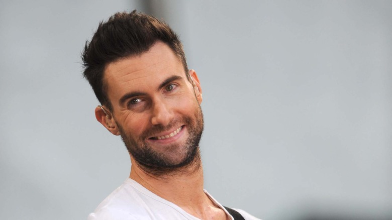 Adam Levine souriant