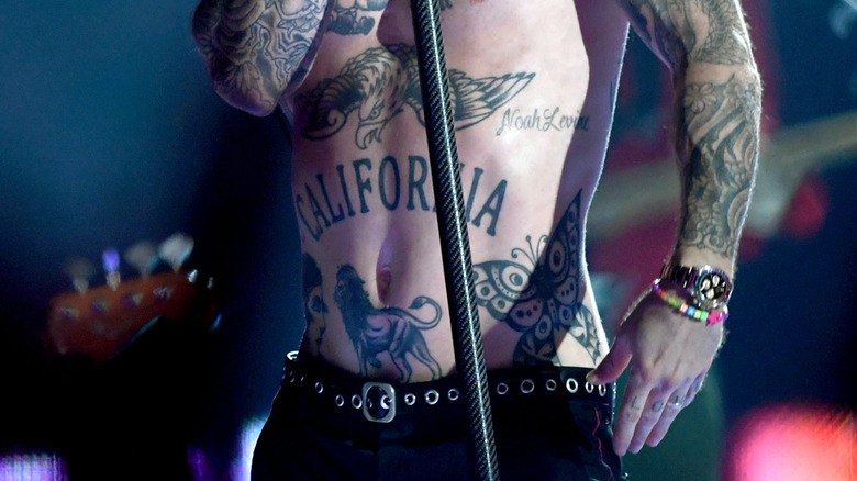 Adam Levine torse nu au Superbowl