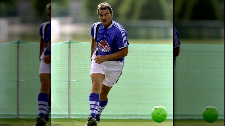 Eric Braeden joue au football