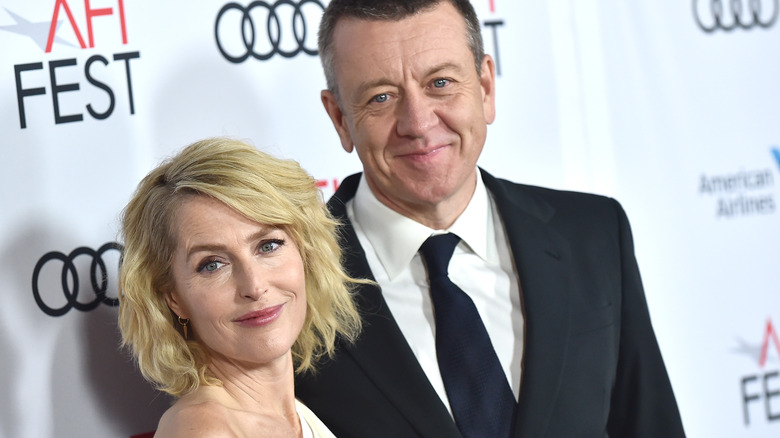 Gillian Anderson et Peter Morgan posent ensemble