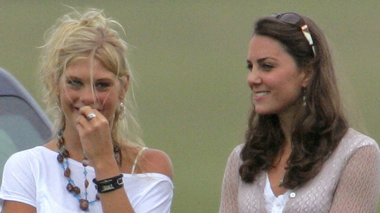 Chelsy Davy et Kate Middleton souriantes