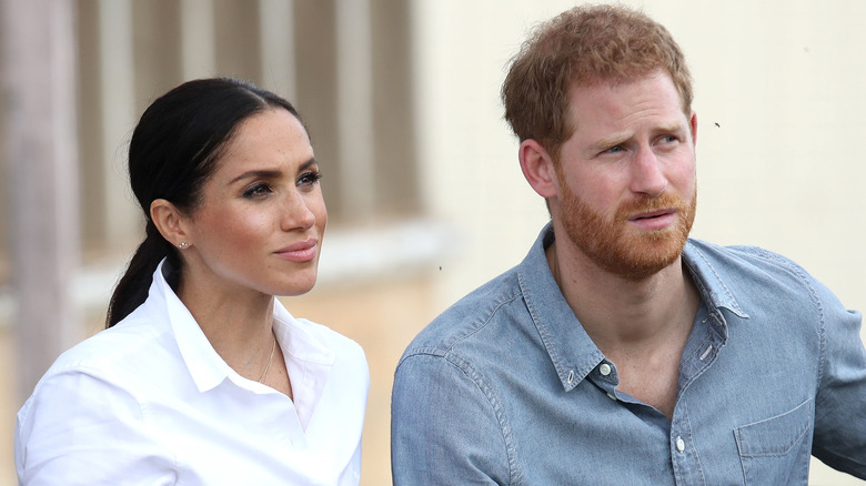 Le prince Harry et Meghan Markle posent