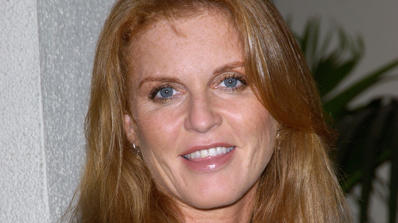 Sarah Ferguson souriante détendue