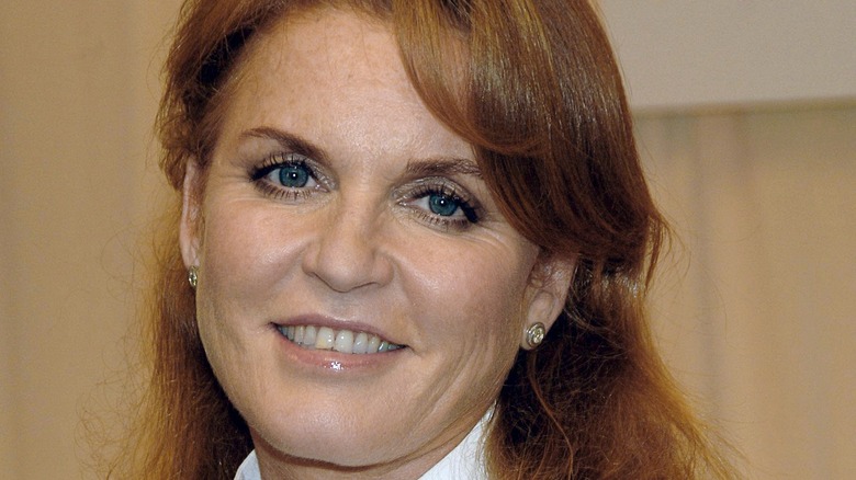 Sarah Ferguson souriante à l'événement