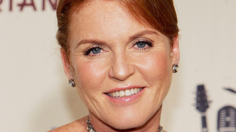 Sarah Ferguson souriant chaleureusement