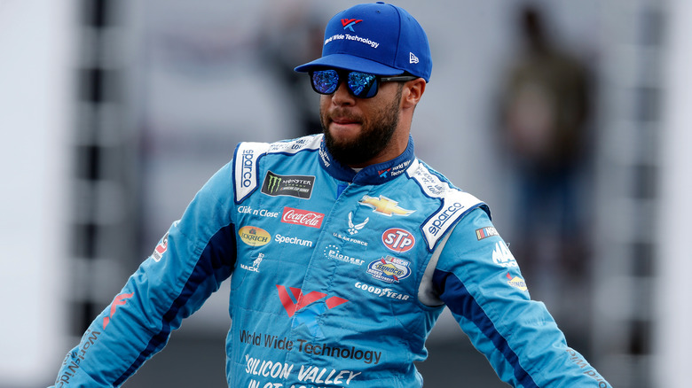 Bubba Wallace dans sa tenue de course