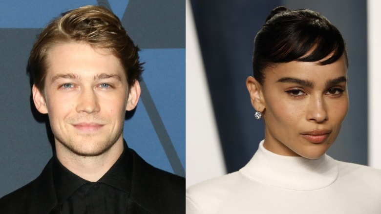 Joe Alwyn porte un costume noir, Zoë Kravitz pose en robe blanche