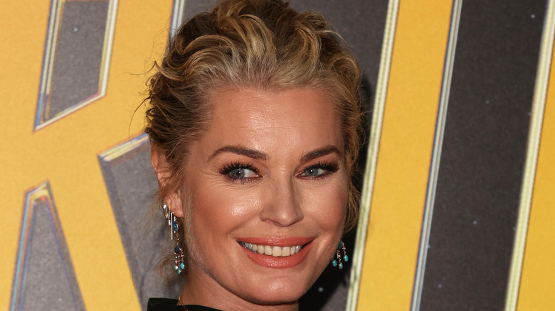 Rebecca Romijn souriante