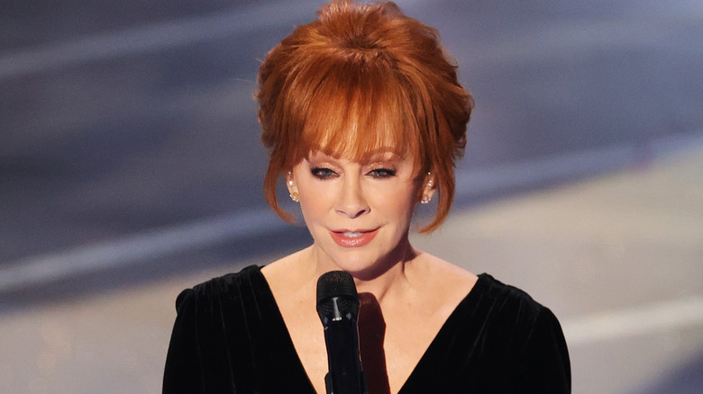 Reba McEntire parlant