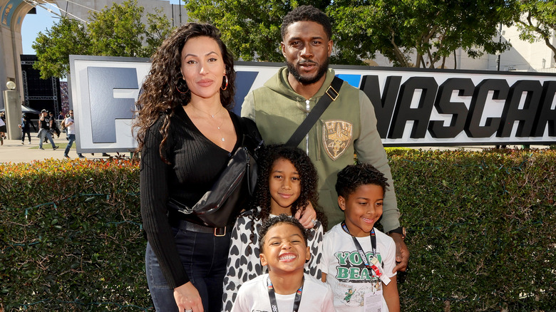 Lilit Avagyan et Reggie Bush posent avec leurs enfants, Briseis, Uriah et Agyemang