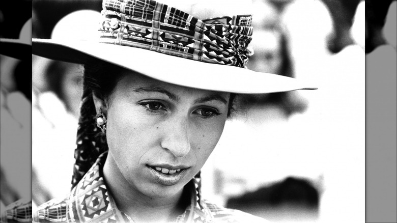 La princesse Anne portant un chapeau dans les années 70