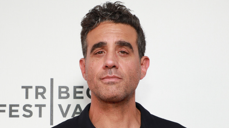 Bobby Cannavale posant