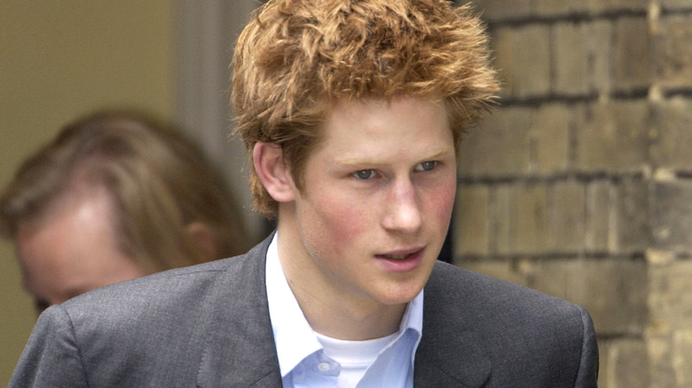 Le prince Harry marchant