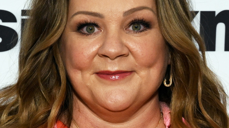 Sourire subtil de Melissa McCarthy