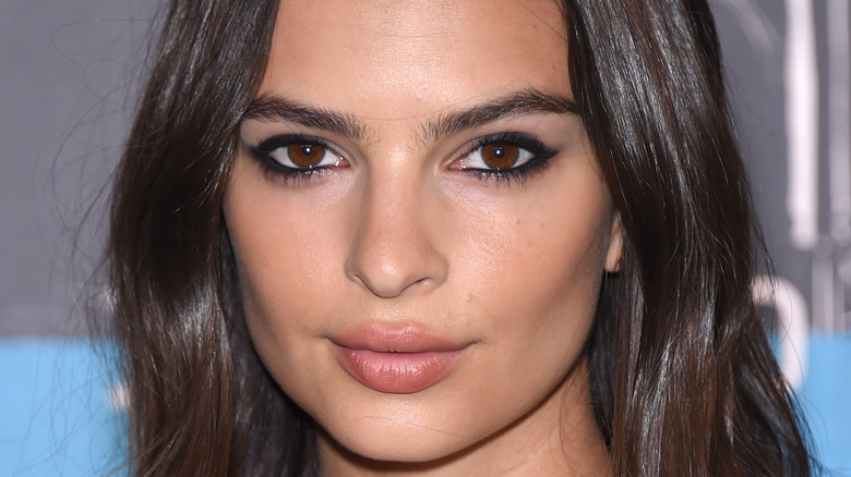 La connexion apparente d’Emily Ratajkowski avec Shay Mitchell cause de l’agitation