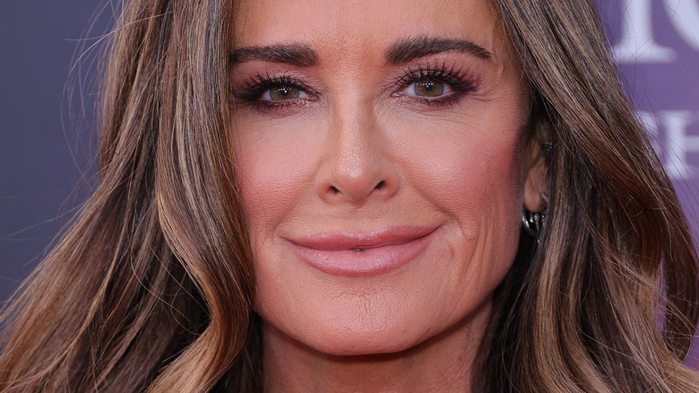 Le nouveau look de Kyle Richards sur le tapis rouge fait vibrer les fans