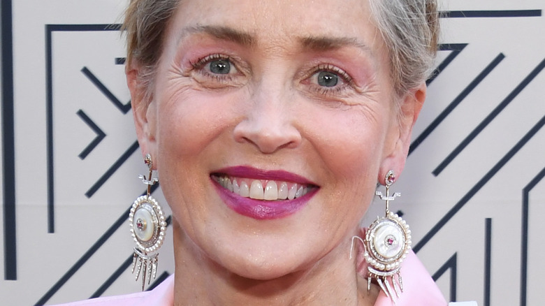 Sharon Stone souriante