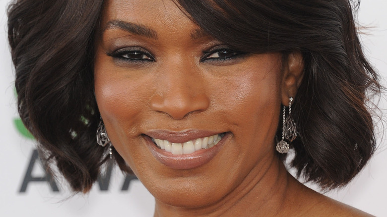 Un regard intérieur sur la vie et la carrière d’Angela Bassett