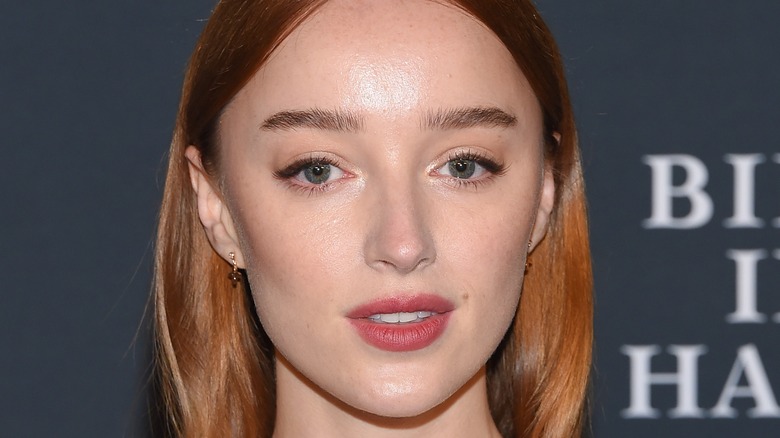 Un regard sur la vie de l’acteur Phoebe Dynevor