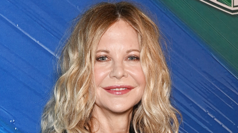 Meg Ryan lors d'un événement, souriant