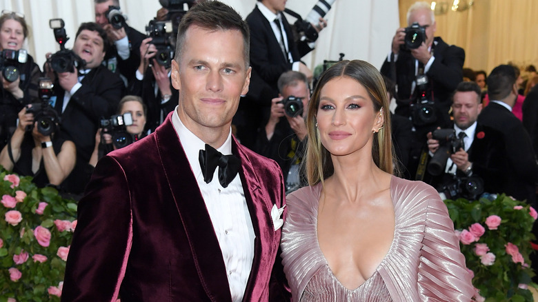 Tom Brady et Gisele Bündchen posent en tenue de cravate noire